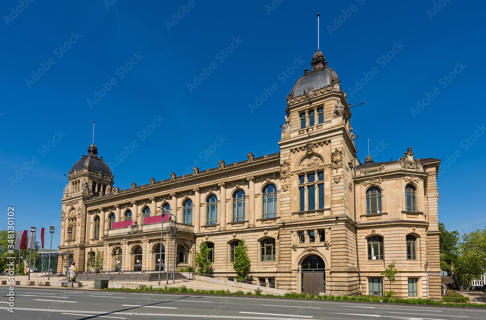 Die historische Stadthalle in Wuppertal im Frühling; Deutschland