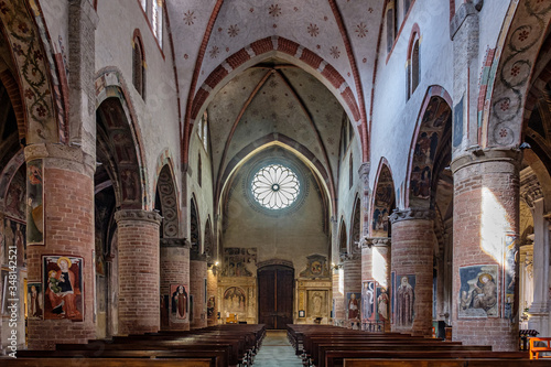 Lodi, interno chiesa San Francesco