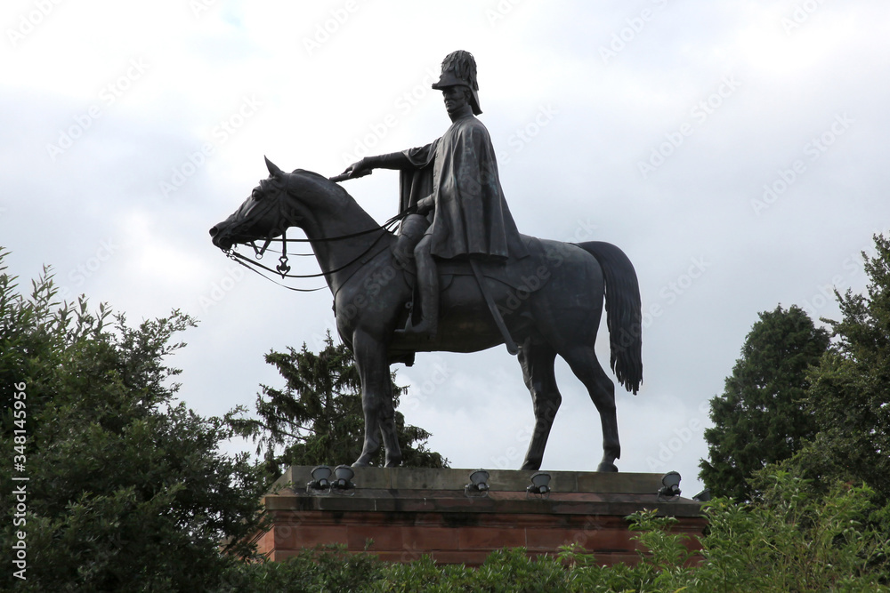 Obraz premium An equestrian statue of The Duke of Wellington in Aldershot, Hampshire, UK