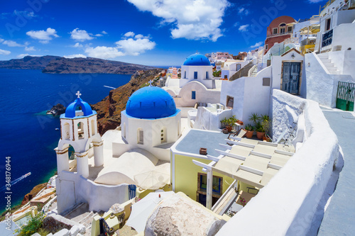 Fototapeta Naklejka Na Ścianę i Meble -  Blue church domes and white houses in the beautiful Oia town on the Santorini island, Greece.