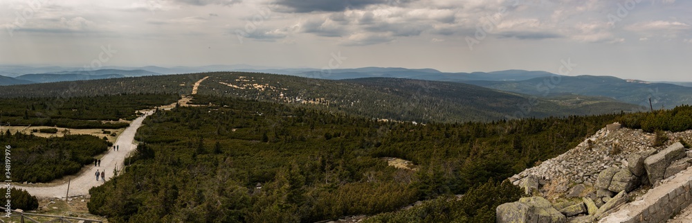Naklejka premium Karkonosze Mountains panorama, trail to Szrenica summit.