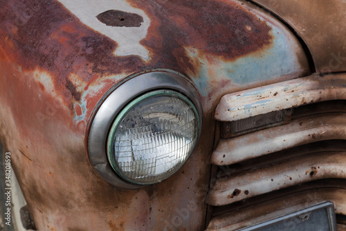 Plakat w ramie Old car headlight in a fender