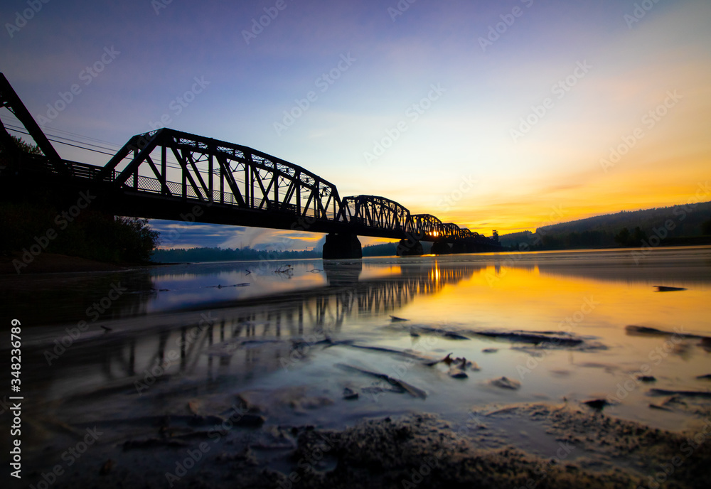 Naklejka premium bridge, sunset, river, water, sky, architecture,