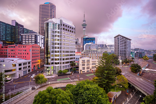Obraz na płótnie Auckland. Aerial cityscape image of Auckland skyline, New Zealand during summer sunrise. w salonie