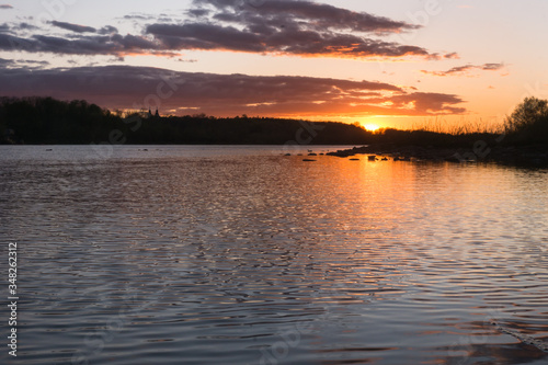 Obraz na płótnie sunset over the river Wisła w salonie