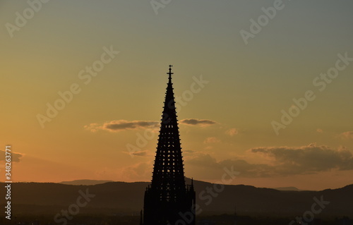Turm des Freiburger Münsters im Abendrot © christiane65