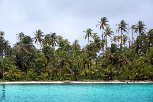 Palm trees, white sand and crystal clear water, that's San Blas