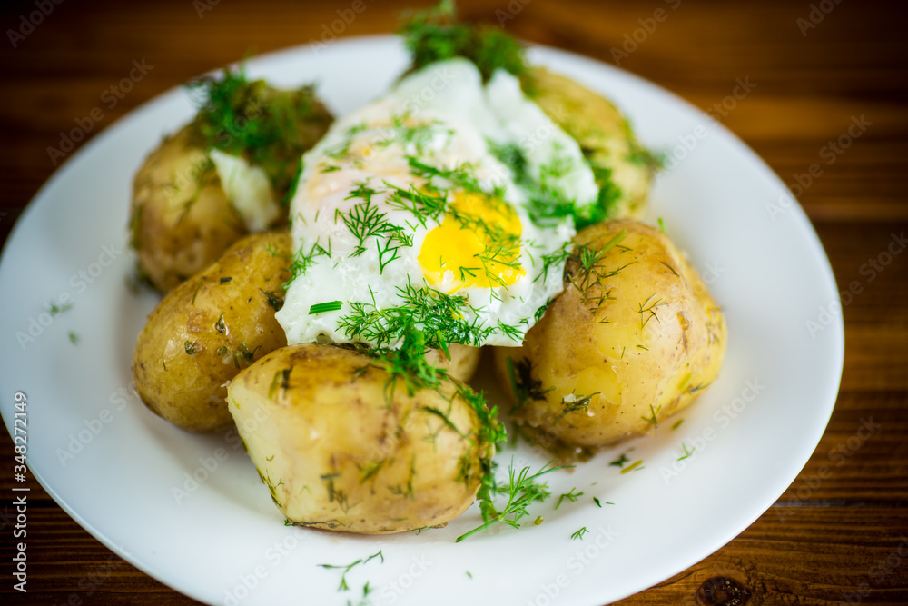 boiled early potatoes with fried egg and dill boiled early potatoes with fried egg and dill