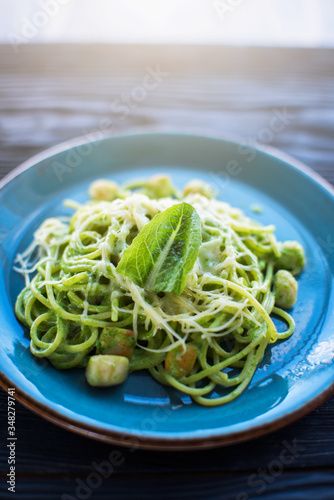 Green Pasta with scallop an...