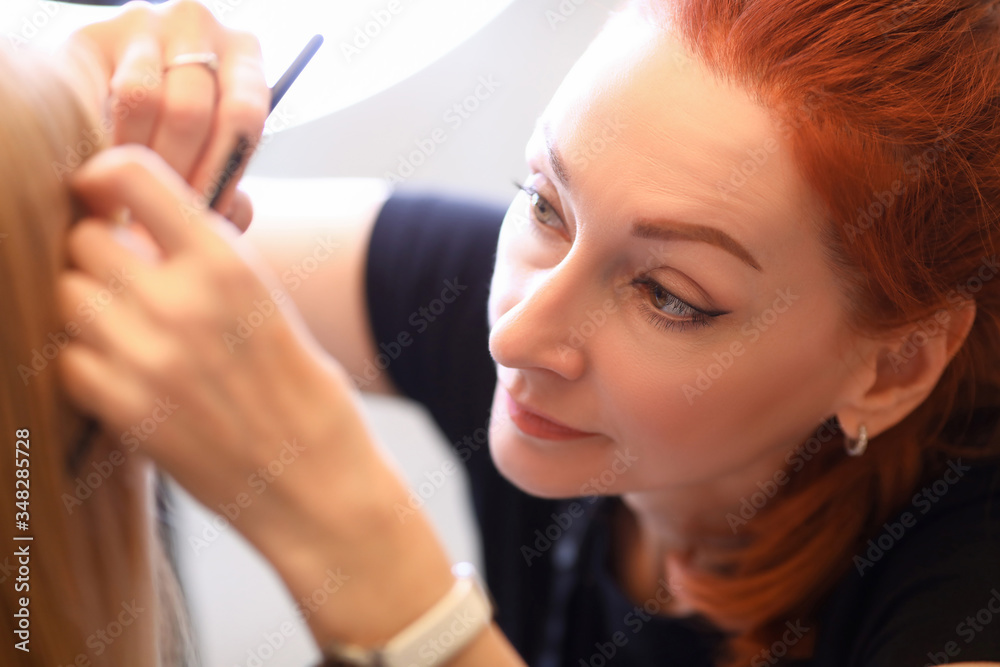 Naklejka premium Female specialist working with face