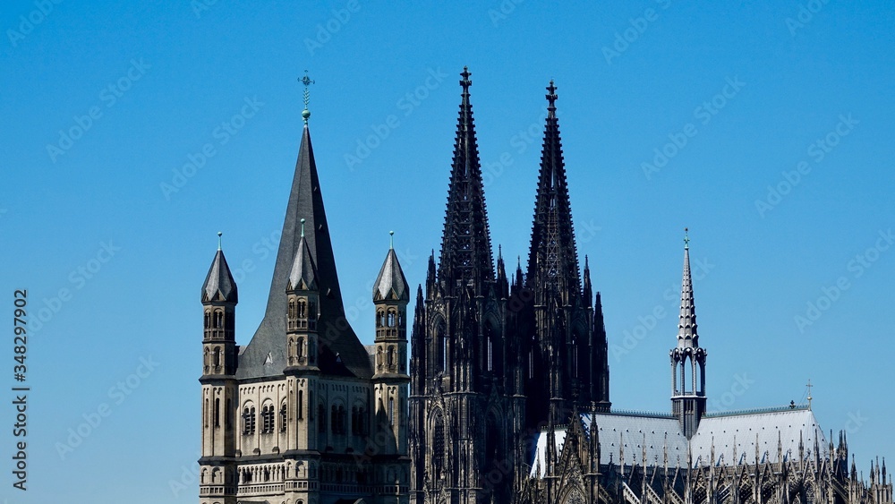 Kirchturm , Türme des Kölner Dom und der Kirche Groß Sankt Martin