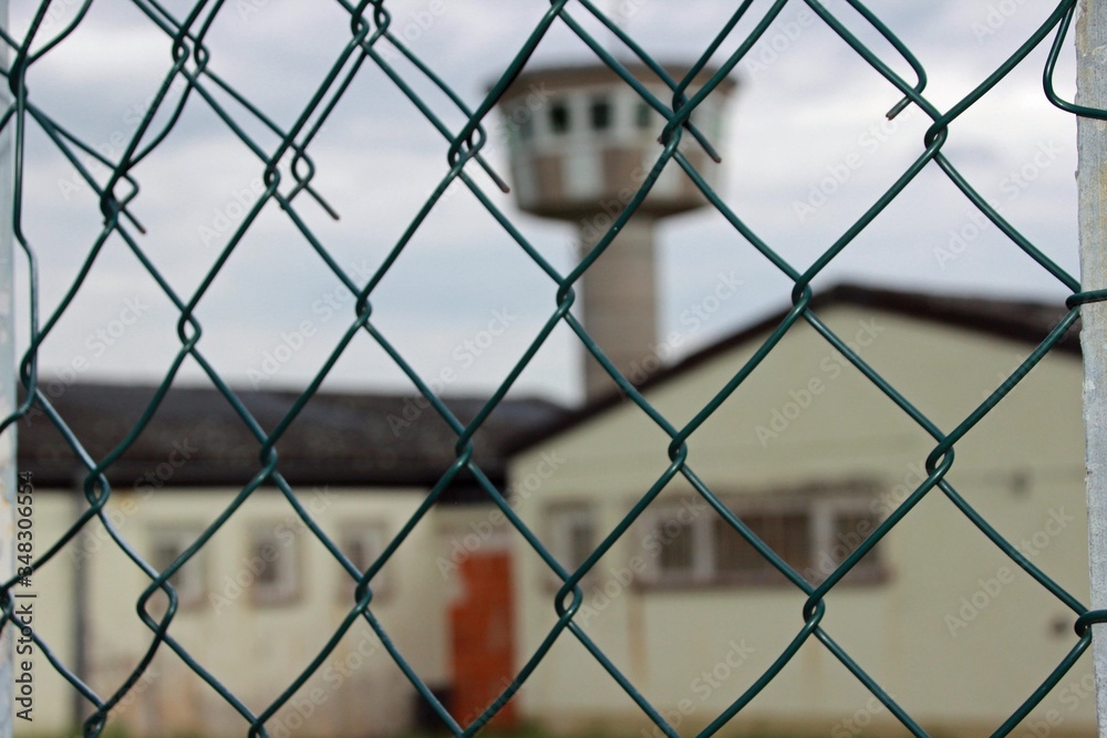 Gefängnis mit Gitterfenstern, Justizvollzugsanstalt JVA Gefängnis mit Gitterfenstern, Justizvollzugsanstalt JVA
