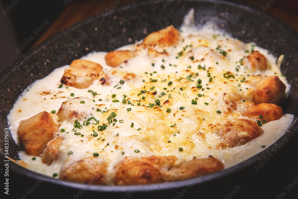 Delicious gnocchi with 4 cheeses. With blue cheese sauce, parmesan gruyere and mozzarella gratin.