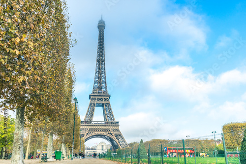 Eye level view the Eiffel tower © Hamza