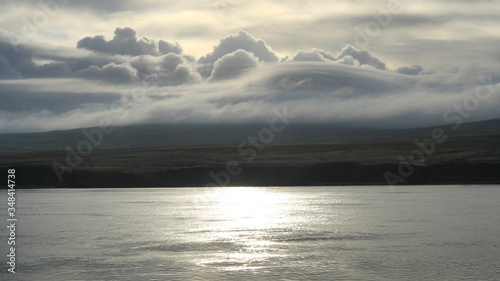 Wolkenfront eines Schlechtwettergebiets zieht über der Westküste von Schottland auf photo