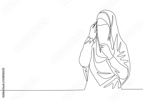 One continuous line drawing of young happy cute saudi arabian muslimah wearing burqa with veil hijab. Traditional Islamic beauty woman niqab dress concept single line draw design vector illustration