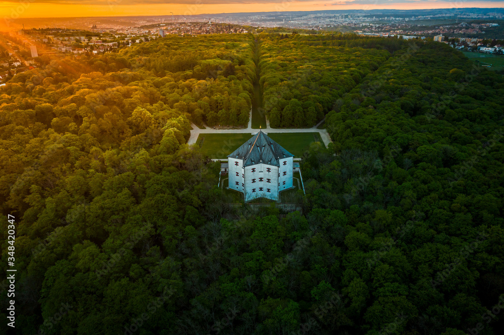 Φωτογραφία Letohradek Hvezda (Star Villa) is a Renaissance villa situated in a game reserve of the same name in Liboc, Prague 7 km west of Prague city centre
