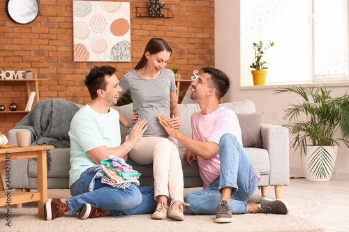 Gay couple with pregnant wo...