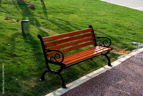 Fototapeta Naklejka Na Ścianę i Meble -  Wooden bench in the city park