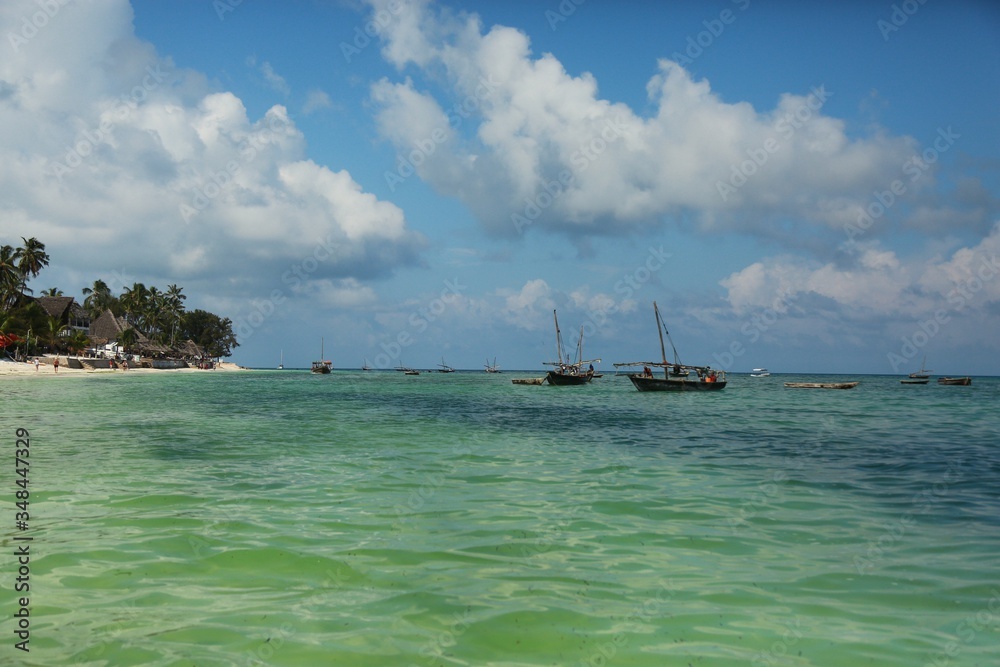 Obraz premium boat on the beach