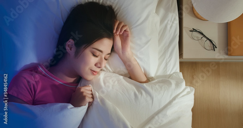 Quadro su tela asian woman sleep well