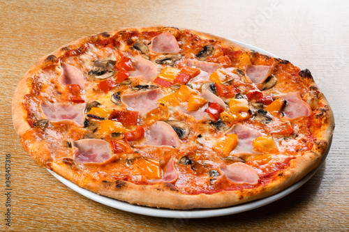 Pizza capricciosa: mozzarella cheese, Italian baked ham, mushroom, artichoke and tomato, mushrooms