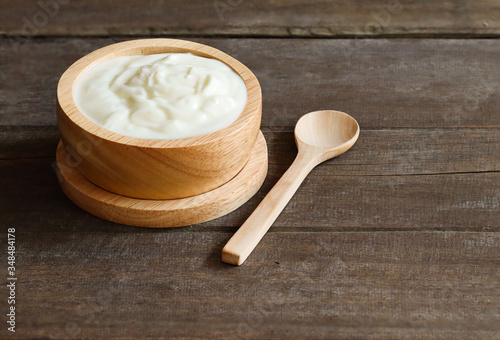 Natural flavored yogurt, put on a stew and use a wooden spoon to eat.