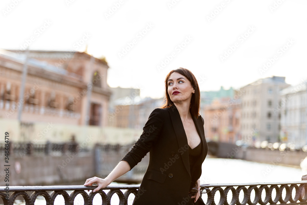 Ταπετσαρία Woman in black pantsuit walks on promenade