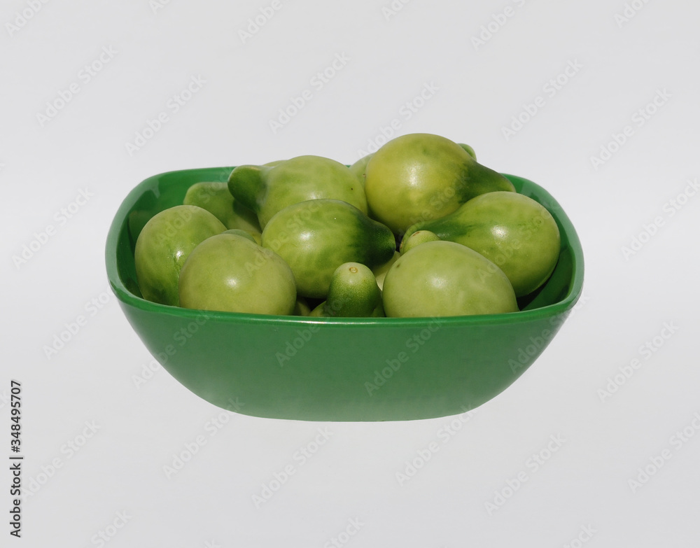 A green bowl containing green under-ripe Italian yellow pear tomatoes (sometimes known as Beam's Yellow Pear)
A green bowl containing green under-ripe Italian yellow pear tomatoes (sometimes known as Beam's Yellow Pear)