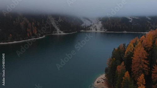 drone sul lago di braies