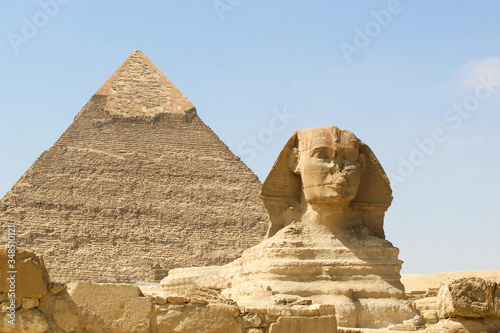 Great Sphinx and Chephren s pyramid in Giza  Egypt. 