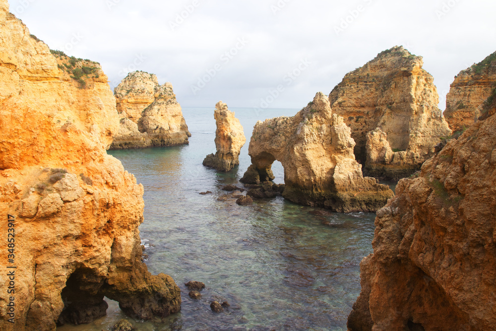 Die Küste der Algarve in Portugal