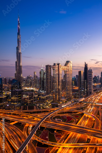 Tableau sur toile The view of the futuristic Dubai skyline and Sheikh Zaed road at dusk, UAE
