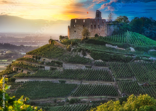 Verschiedene Blickwinkel auf die Burgruine von Staufen im Breisgau
