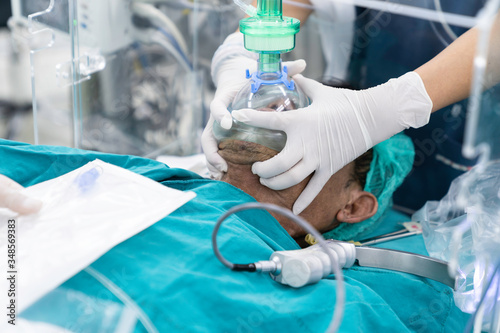 doctor pre oxygenation patient under plastic box