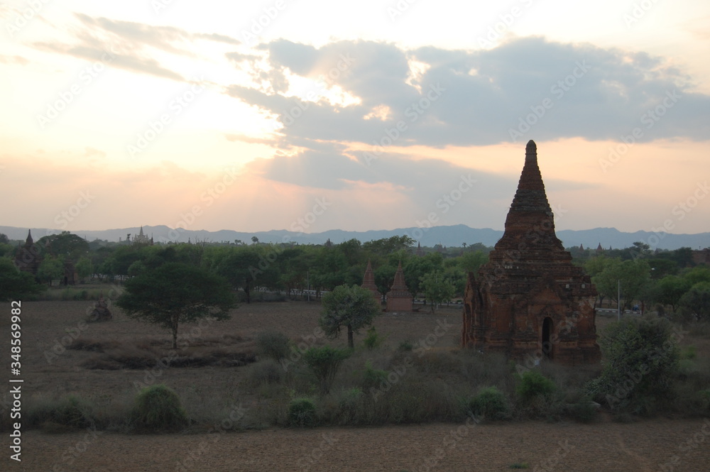 Anocheciendo en Bagan