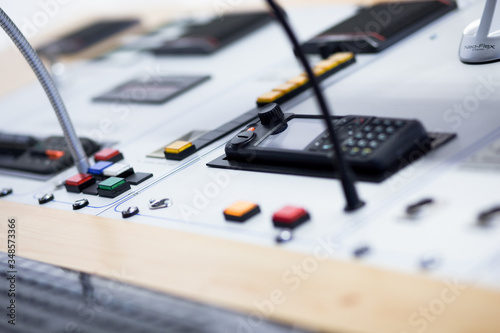 Funkgeraet in einem Funkraum der Feuerwehr