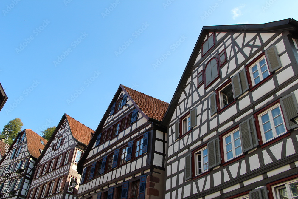Fototapeta premium Estilo de casa de entramado en la Selva Negra - Alemania
