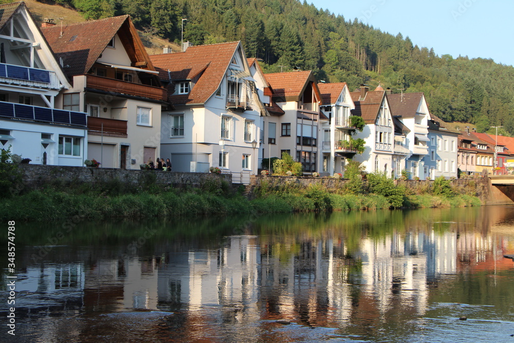 Casas adosadas en un pueblo de la Alsacia