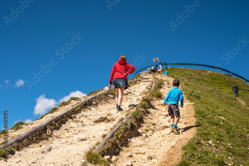 Wandern Bergsteigen mit Kinder und Familie 