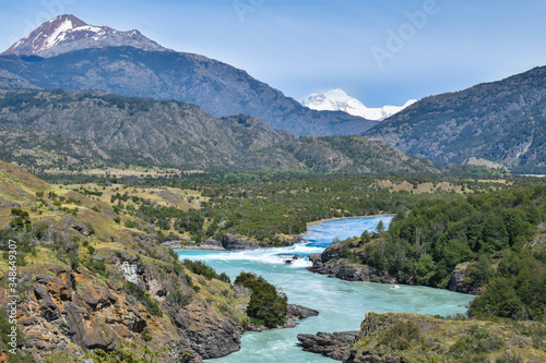 Fototapeta Naklejka Na Ścianę i Meble -  Confluencia de los ríos Baker y Nef visto desde la Carretera Austral en Chile
