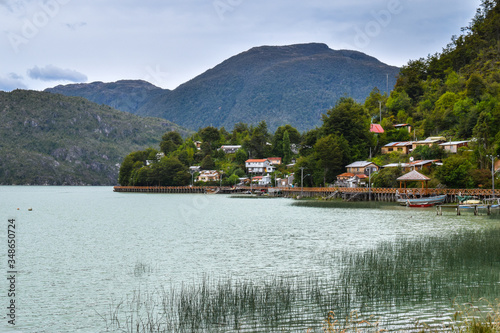 Wallpaper Mural Caleta Tortel, pueblo peatonal de los fiordos chilenos, cercano a la Carretera Austral Torontodigital.ca