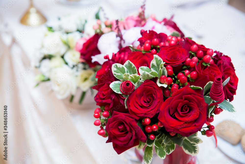 Obraz premium Wedding bride bouquet red roses on a white table