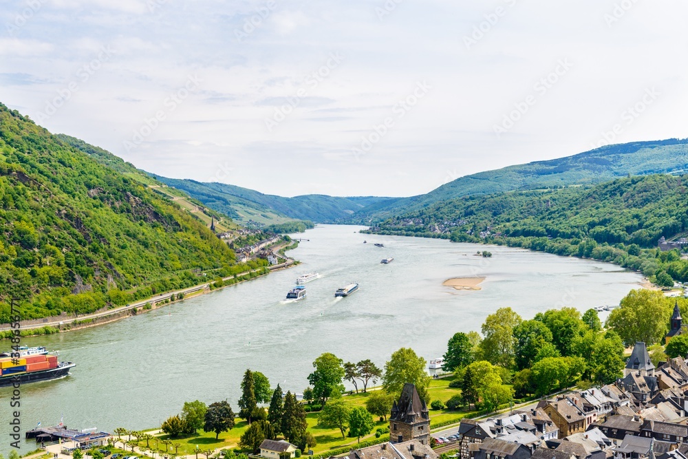 Obraz premium Bacharach am Rhein. Beautiful aerial panoramic Postcard view on Middle Rhine River, (Rhein Fluss, Mittelrhein) with ships. Rhineland-Palatinate (Rheinland-Pfalz), Germany UNESCO