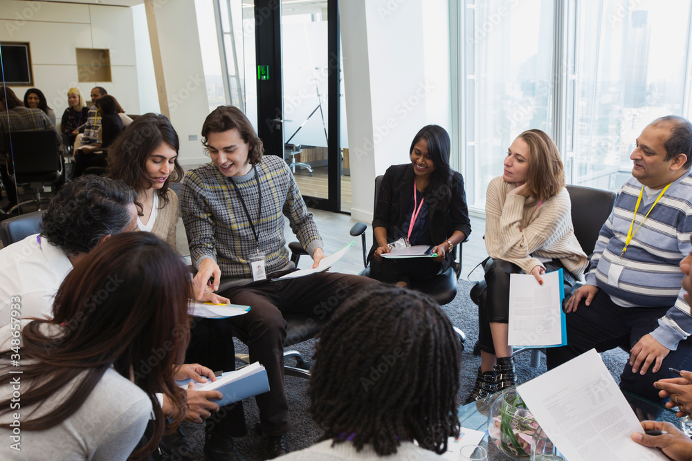© Martin Barraud/Caia Image - Business people talking in circle in conference room meeting © Martin Barraud/Caia Image - Business people talking in circle in conference room meeting