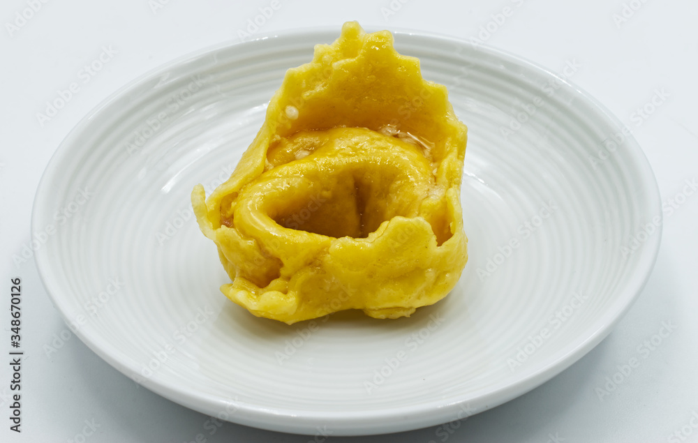 One whole homemade Tortellini with butter and sage sauce.
One whole homemade Tortellini with butter and sage sauce.