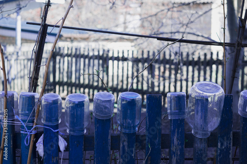 Fototapeta Naklejka Na Ścianę i Meble -  Cans hang on a blue fence