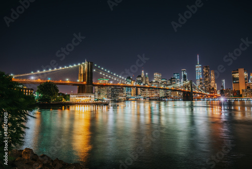 Fototapeta Naklejka Na Ścianę i Meble -  Panoramic view of Manhattan Bridge and Lower Manhattan Financial Disctrict at night with long exposure
