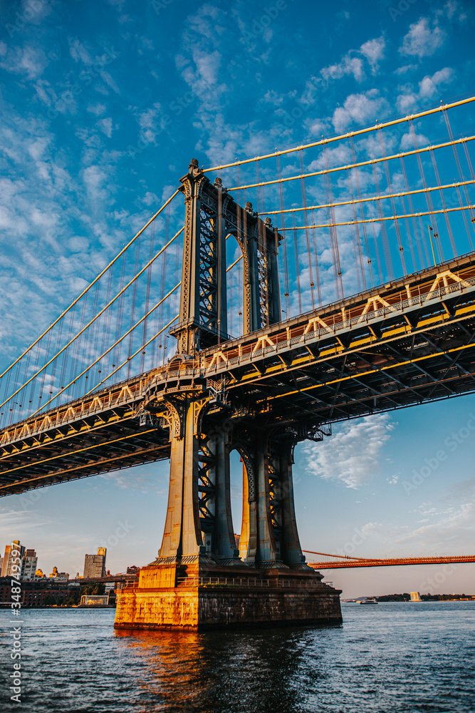 Obraz premium View from Manhattan Bridge from below