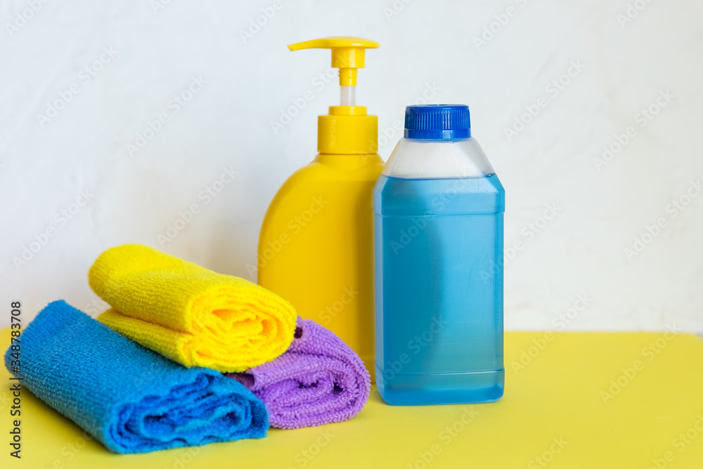 various sponge.Plastic bottles with cleaning products and sponge on a two-color background. Varioucontainers for household chemicals.White plastic containers for household detergents, home chemistry. various sponge.Plastic bottles with cleaning products and sponge on a two-color background. Varioucontainers for household chemicals.White plastic containers for household detergents, home chemistry.